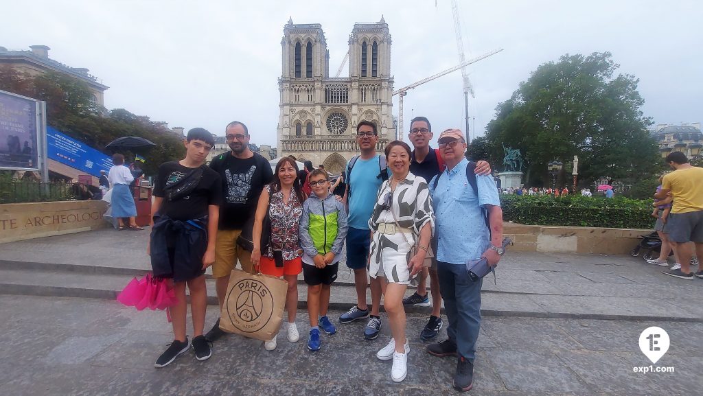 Group photo Notre Dame Outdoor Walking Tour With Crypt on Aug 24, 2023 with Adriana