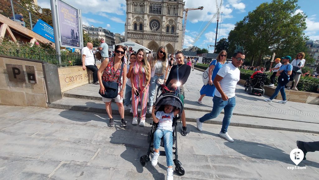 Group photo Notre Dame Outdoor Walking Tour With Crypt on Aug 26, 2023 with Adriana