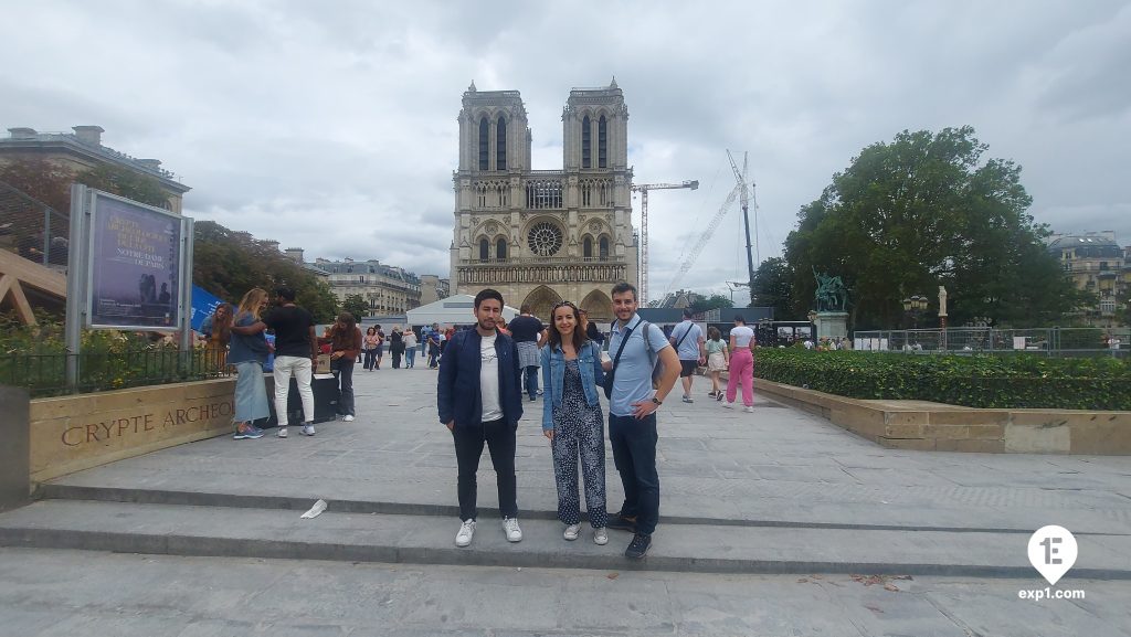 Group photo Notre Dame Outdoor Walking Tour With Crypt on Sep 1, 2023 with Adriana