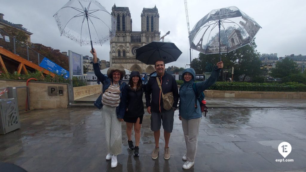 Group photo Notre Dame Outdoor Walking Tour With Crypt on Sep 12, 2023 with Adriana