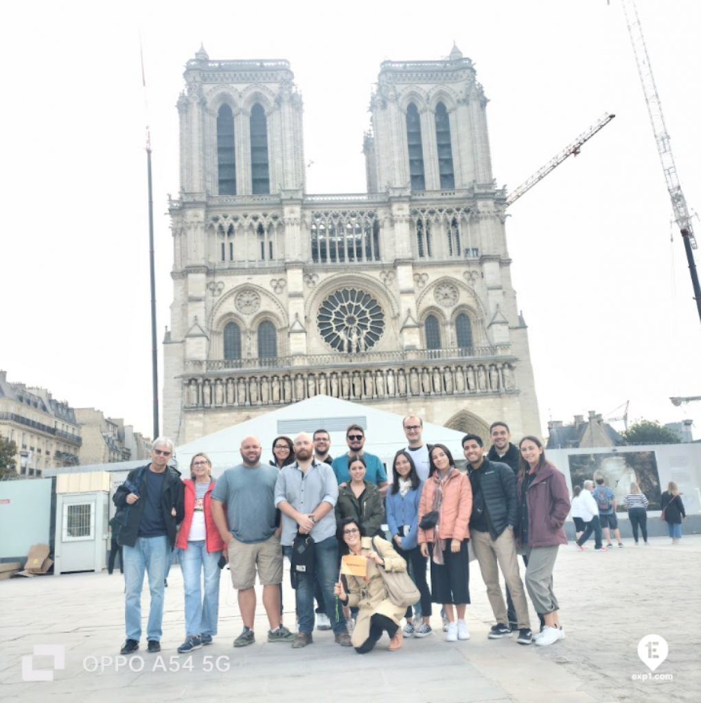 Group photo Notre Dame Outdoor Walking Tour With Crypt on Oct 5, 2023 with Sania