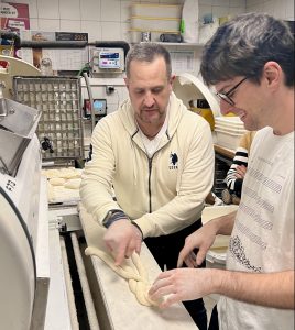 Guides braiding dough