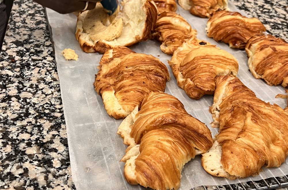 Piping filling in croissants