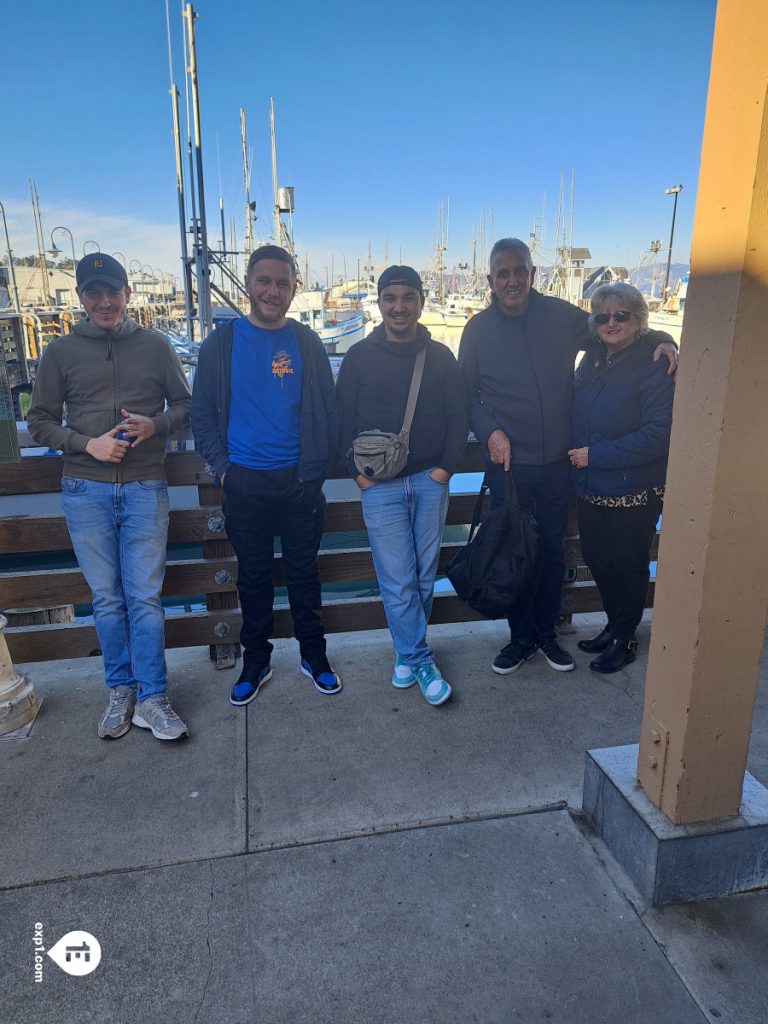 Group photo Fisherman’s Wharf Walking Tour on Nov 27, 2023 with John
