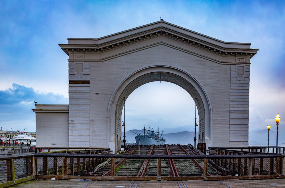 Ferry arch of the dock at pier 43 and pier 39 of Fisherman’s Wharf (1)