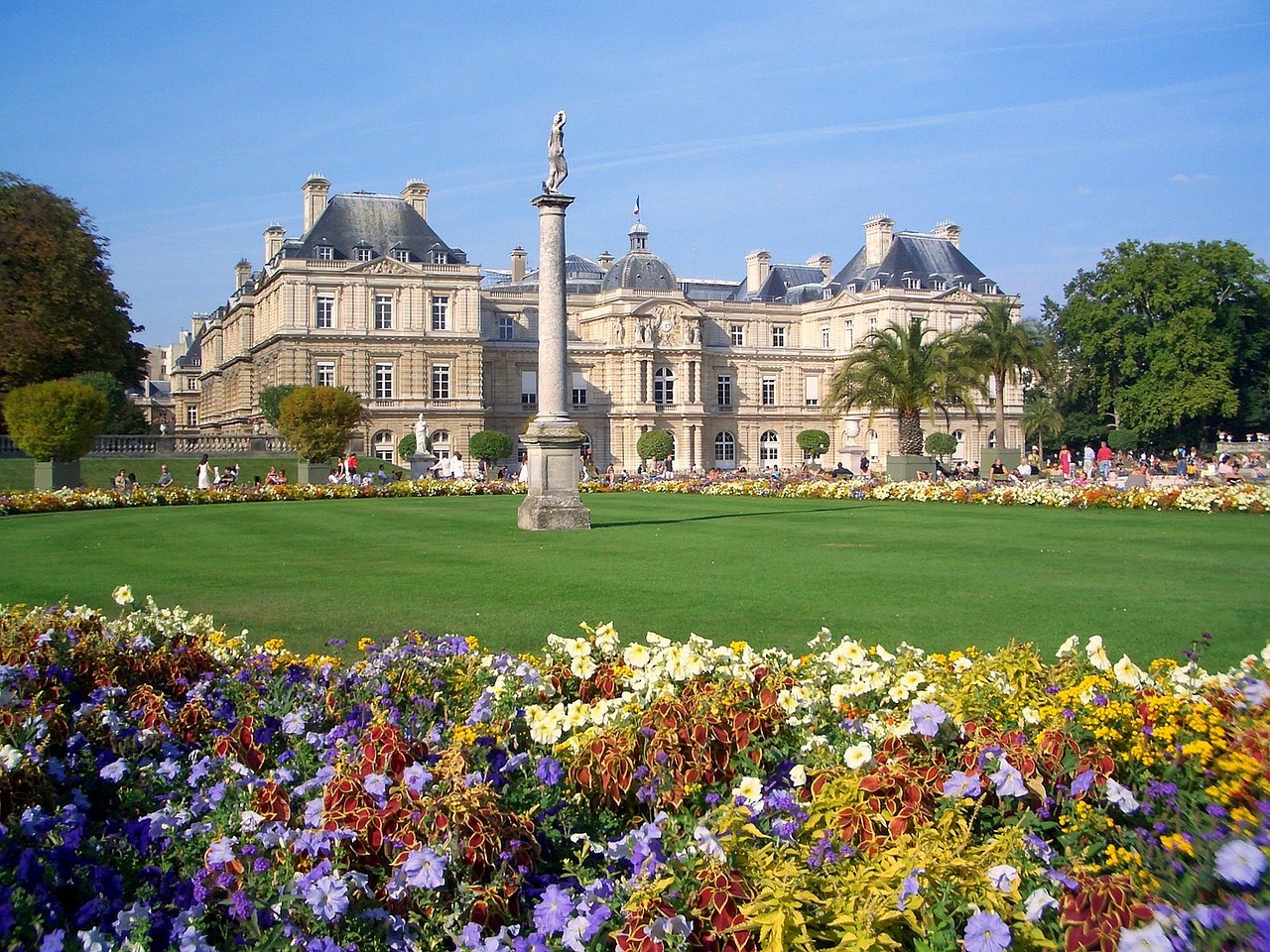 paris tour package from luxembourg