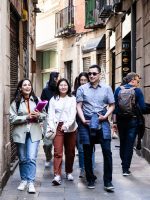 Picasso tour guests in Gothic