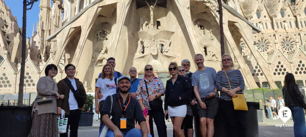 Group photo Barcelona Architecture Walking Tour on 6 October 2022 with Victor