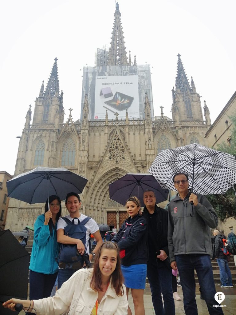 Group photo Barcelona Ancient Markets Walking Tour on 7 October 2022 with Cristina
