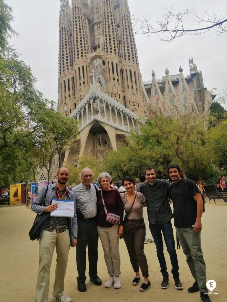 Group photo Barcelona Architecture Walking Tour on 20 October 2022 with Victor