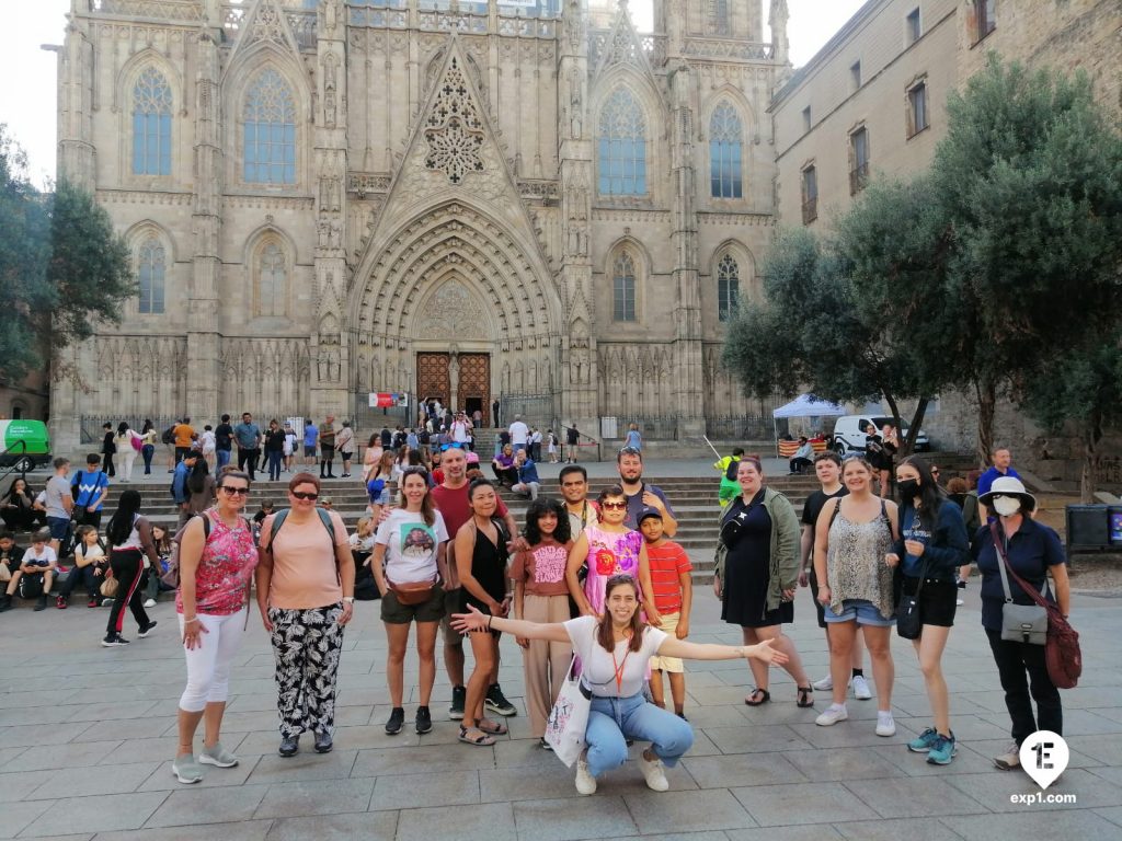 Group photo Barcelona Ancient Markets Walking Tour on 25 October 2022 with Cristina