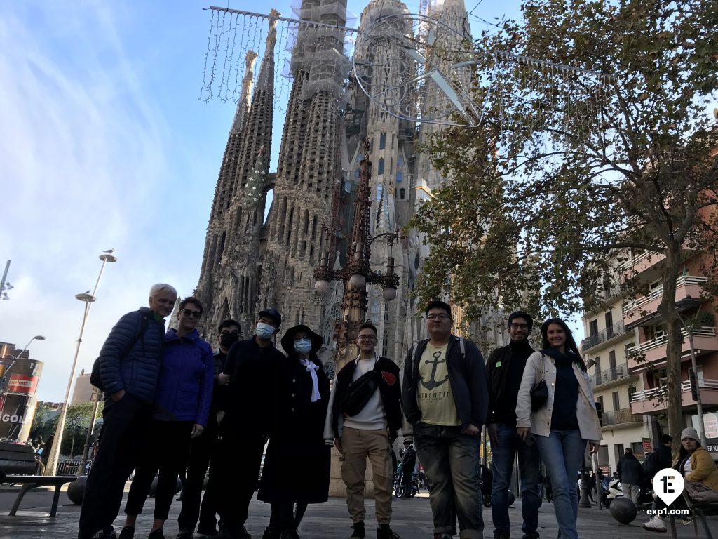 Group photo Barcelona Architecture Walking Tour on 28 November 2022 with Carlos