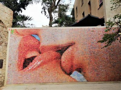 The Kiss mural on the Barcelona traditions walking tour