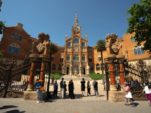 People in front of Recinte Modernista Sant Pau during Barcelona Architecture Walking