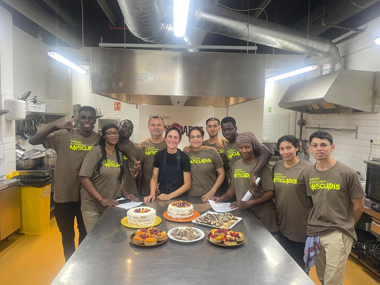 Group shot of participants in Barcelona cooking class