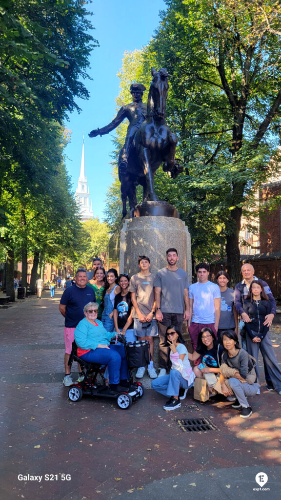 Group photo Freedom Trail Highlights Walking Tour on Oct 5, 2025 with Charlie