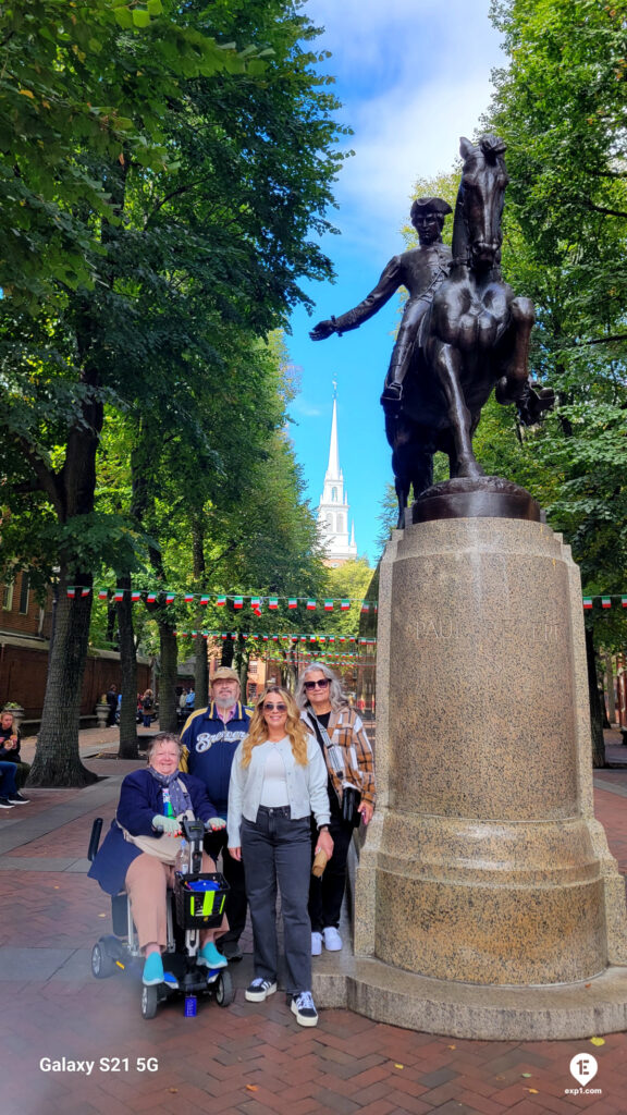 Group photo Freedom Trail Highlights Walking Tour on Oct 16, 2025 with Charlie