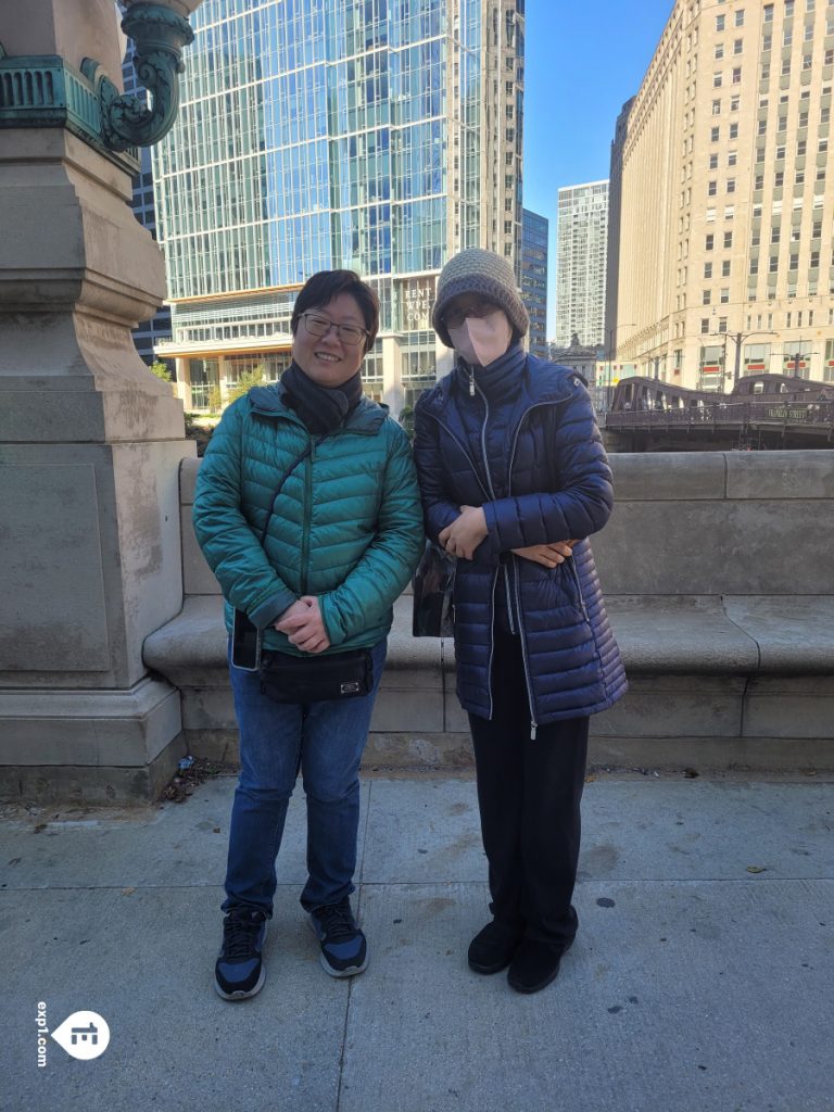 Group photo Chicago Riverwalk Architecture Tour on Oct 21, 2023 with Isabel