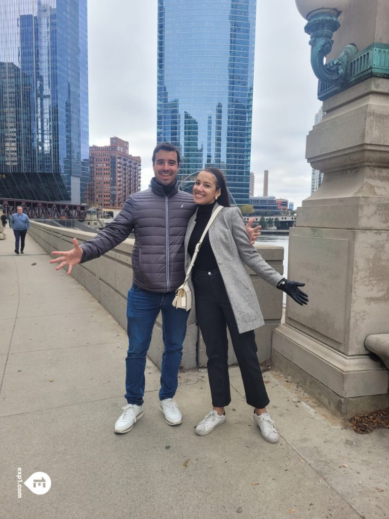 Group photo Chicago Riverwalk Architecture Tour on Nov 7, 2023 with Isabel