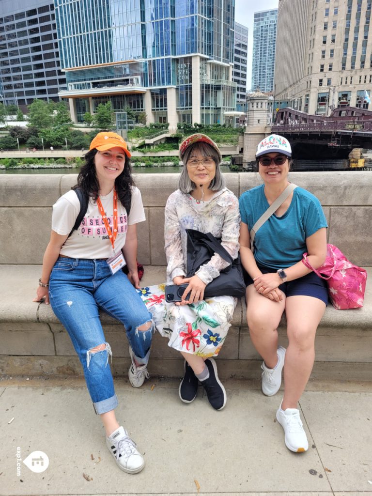 Group photo Chicago Riverwalk Architecture Tour on Jul 24, 2024 with Isabel