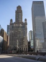 Street view of skyscrapers in Chicago city centre