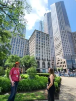 Guide with guest on architecture tour in Chicago