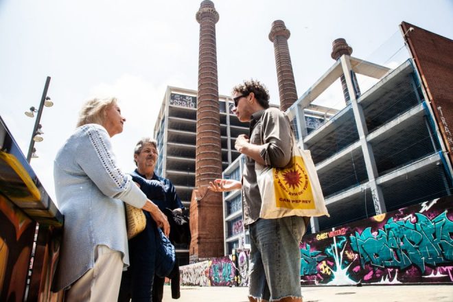 Raval-tour-guests-at-the-Three-Chimneys-in-Barcelona-1000×660