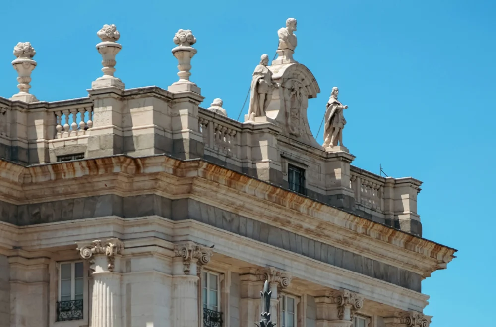 Statues at the top of the palace