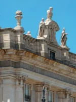 Statues at the top of the palace