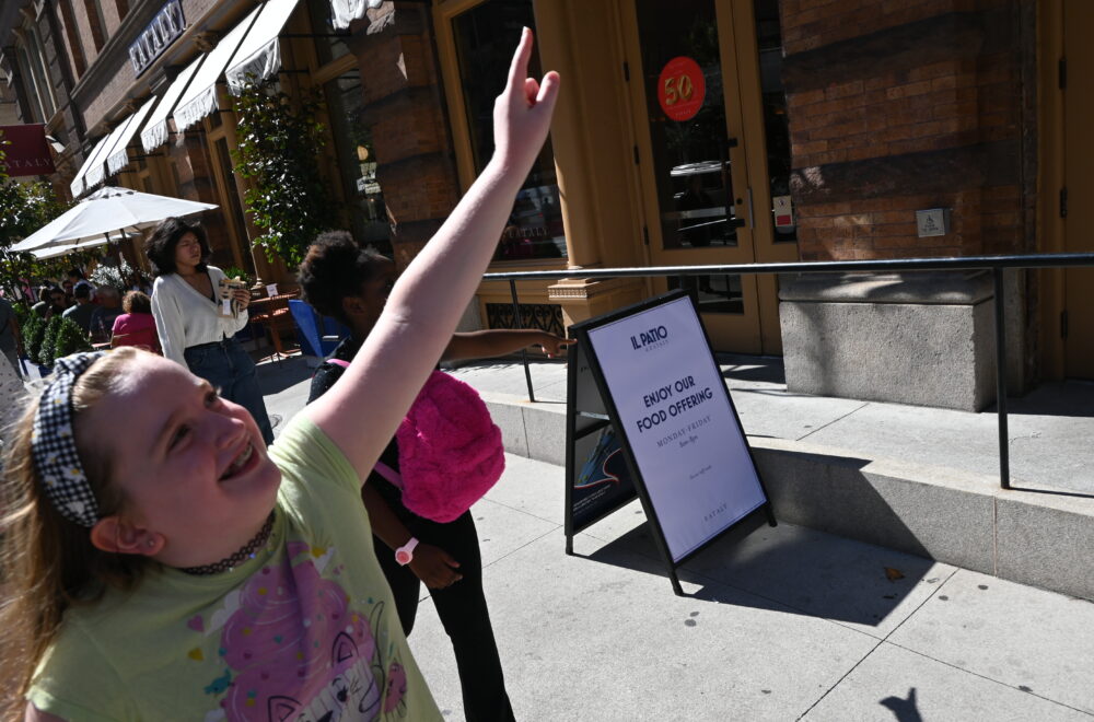 Child pointing at building during Soho, Little Italy and Chinatown tour