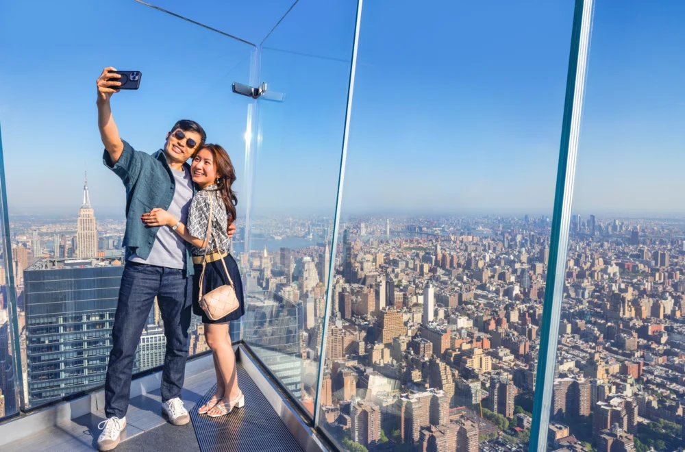 Couple on the eastern point of the Edge observation platform