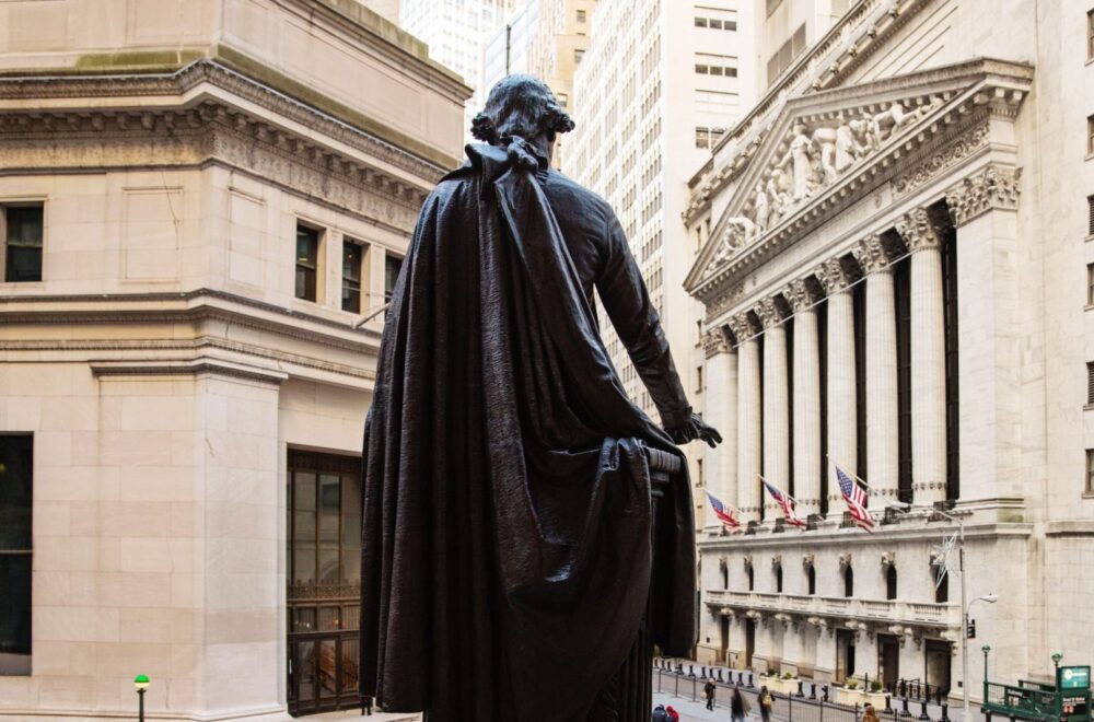 Statue on Wall Street tour