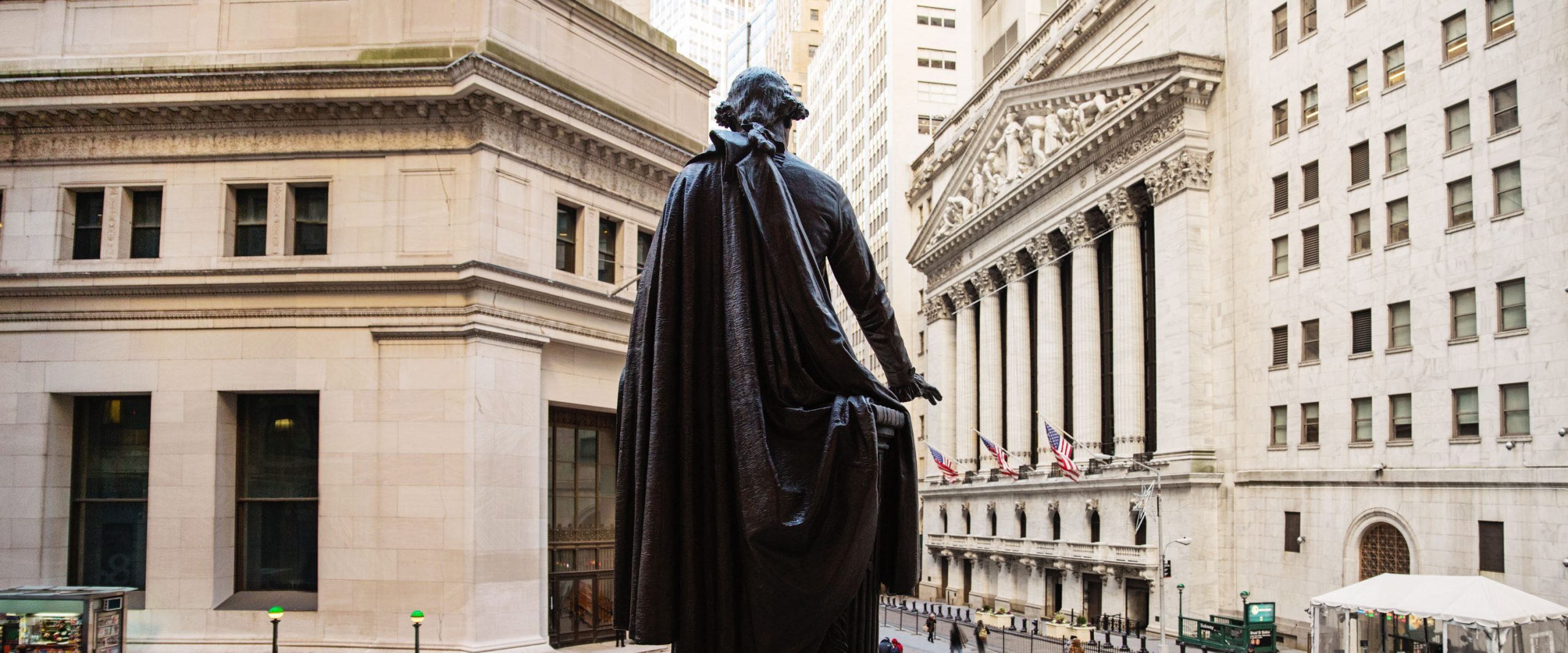 Statue on Wall Street tour