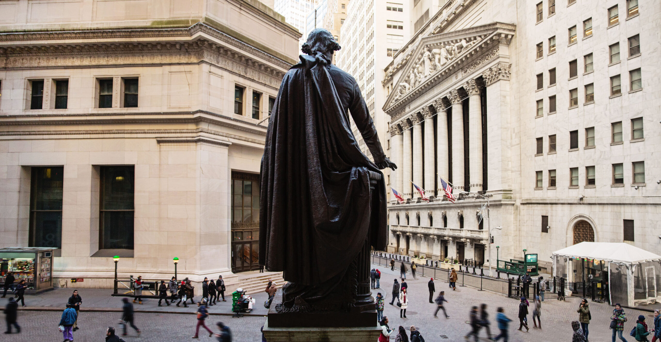 Statue on Wall Street tour