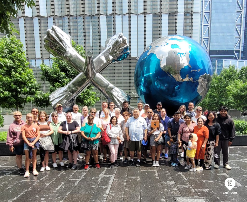 Group photo Manhattan Bus Tour on 26 June 2023 with Raymond