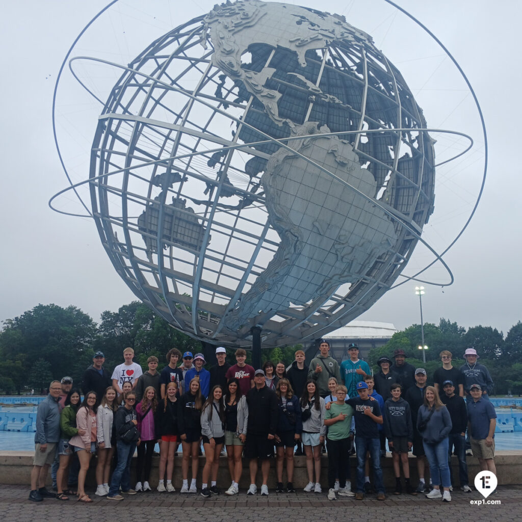 Group photo Brooklyn Bronx Queens Bus Tour on Jun 17, 2025 with James
