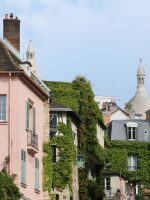 Buildings and trees in rue de l'abreuvoir, paris
