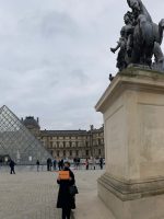 Louvre tour meeting point near the horse statue