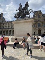 Louvre tour meeting point