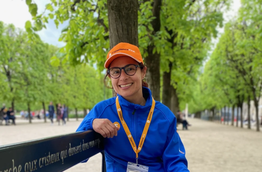 Tour guide during Louvre Outdoor walking tour in Paris