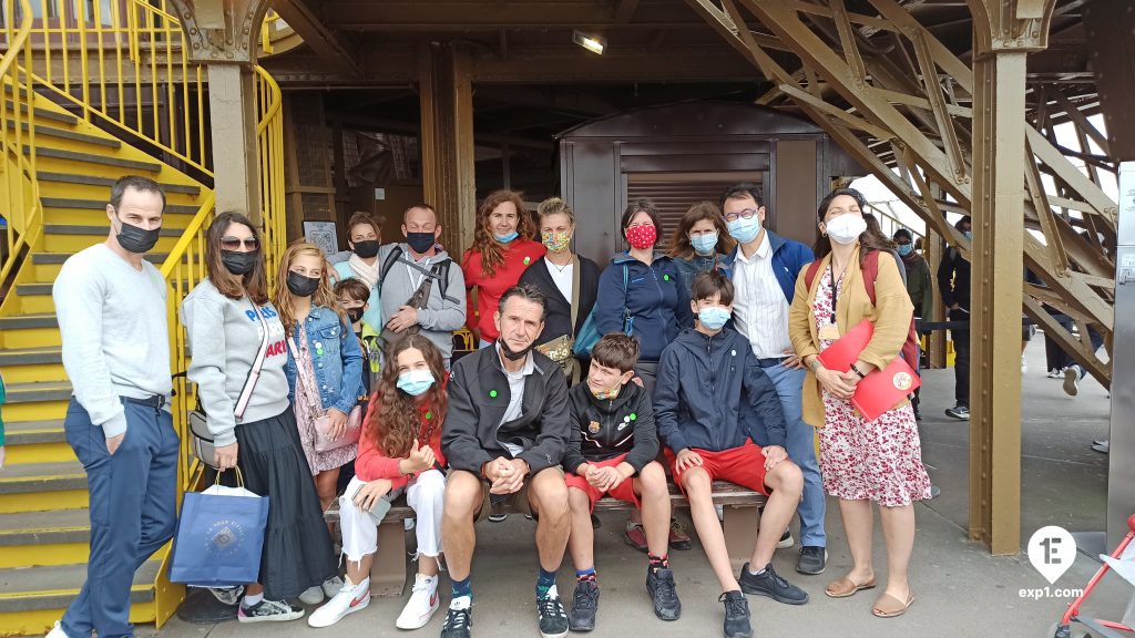 Group photo Eiffel Tower Tour on 16 July 2021 with Amber