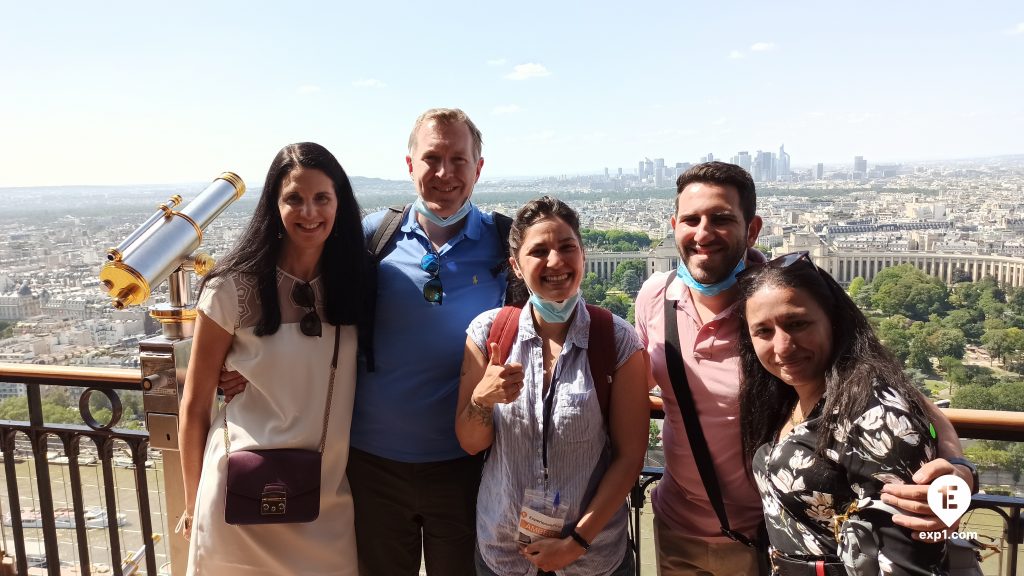 Group photo Eiffel Tower Tour on 20 July 2021 with Amber