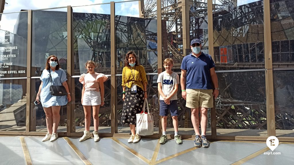 Group photo Eiffel Tower Tour on 29 July 2021 with Amber