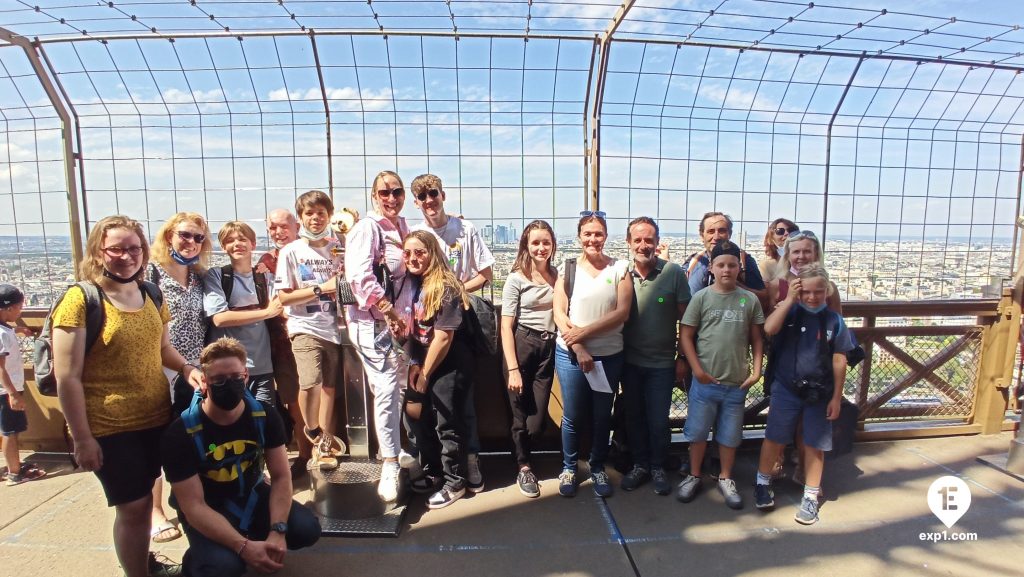 Group photo Eiffel Tower Tour on 12 August 2021 with Amber