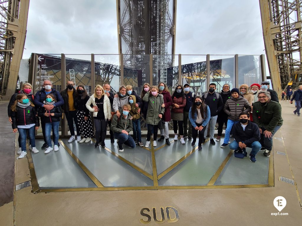Group photo Eiffel Tower Tour on 22 October 2021 with Hafid