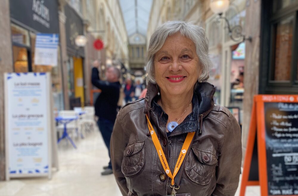 Tour guide during Covered Passages tour in Paris