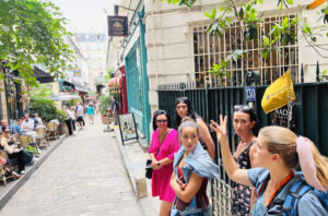 Cour du Commerce Saint-André with tour guide leading group