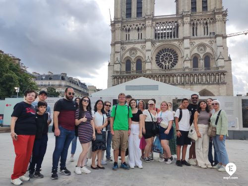13Jul-Notre-Dame-Outdoor-Walking-Tour-With-Crypt-Monika-Pawelczyk1.jpg