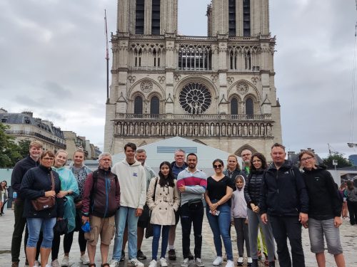 25Jul-Notre-Dame-Outdoor-Walking-Tour-With-Crypt-Monika-Pawelczyk1.jpg
