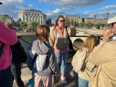 Paris Ghost Tour guide giving tour in Paris